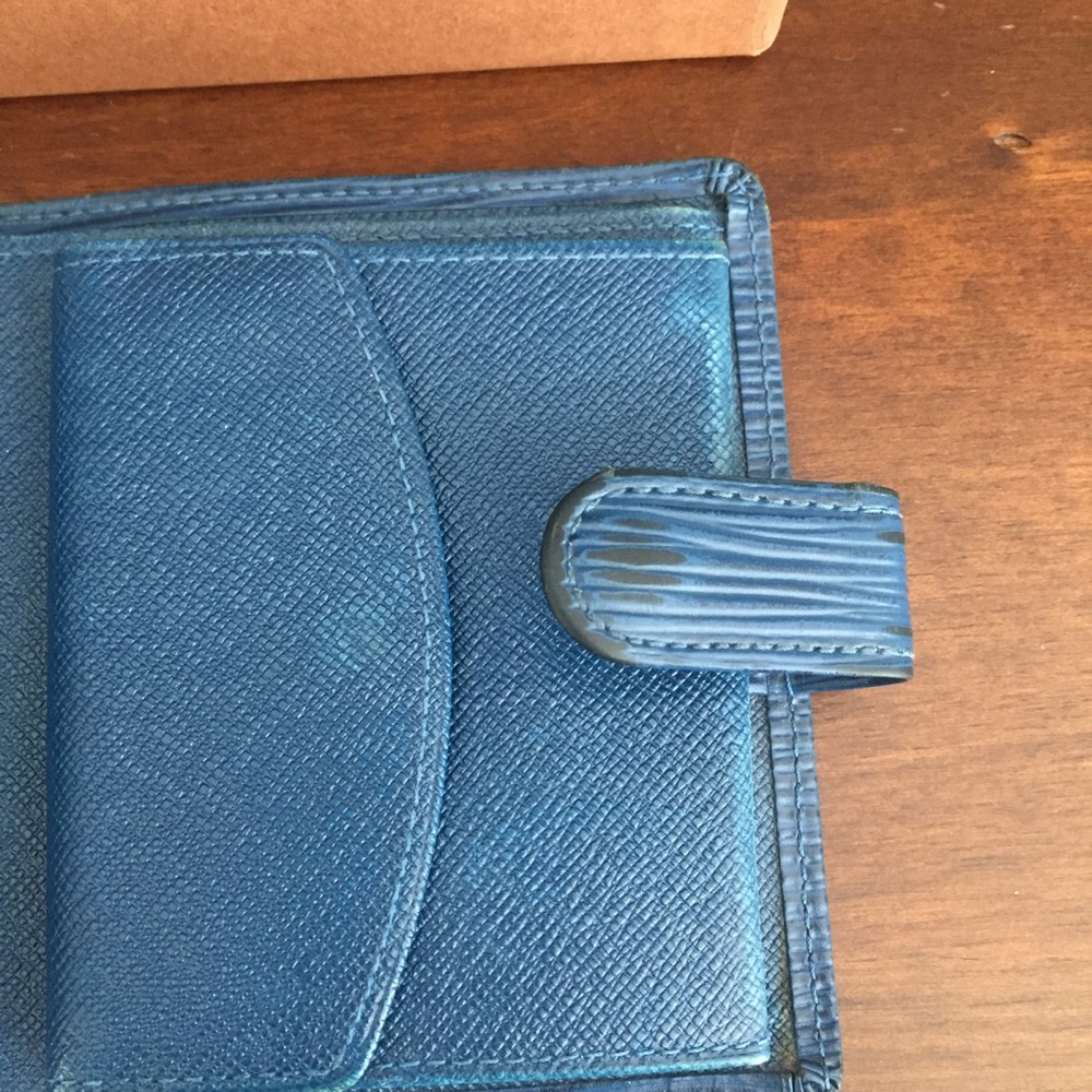 Authentic Louis Vuitton Wallet in Blue Epi Leather with Box - Great CONDITION! - Picture 9 of 9
